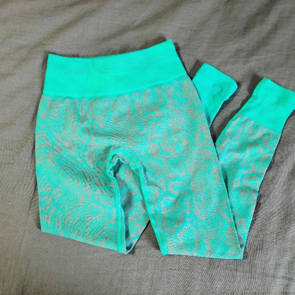 NUX Green and Gray Paisley Leggings Size Medium